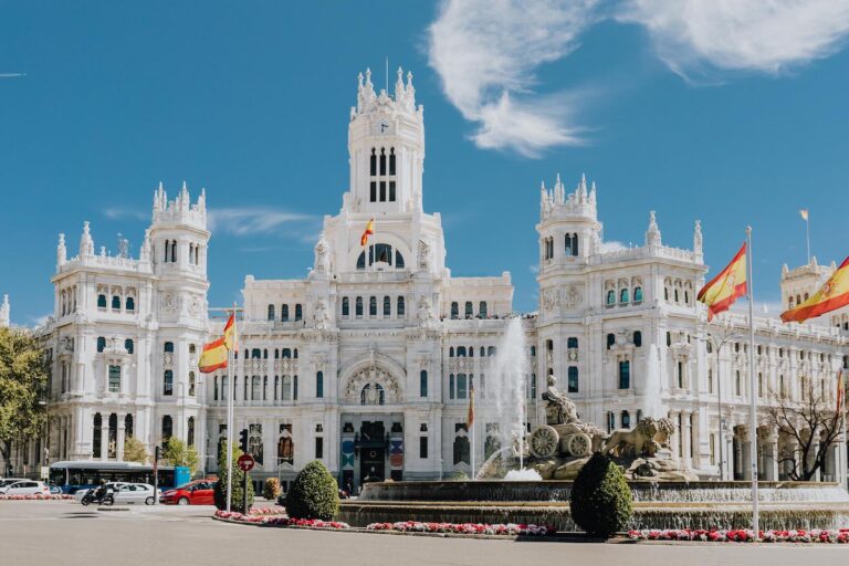 kaboompics plaza de la cibeles central post office palacio de communicaciones madrid spain