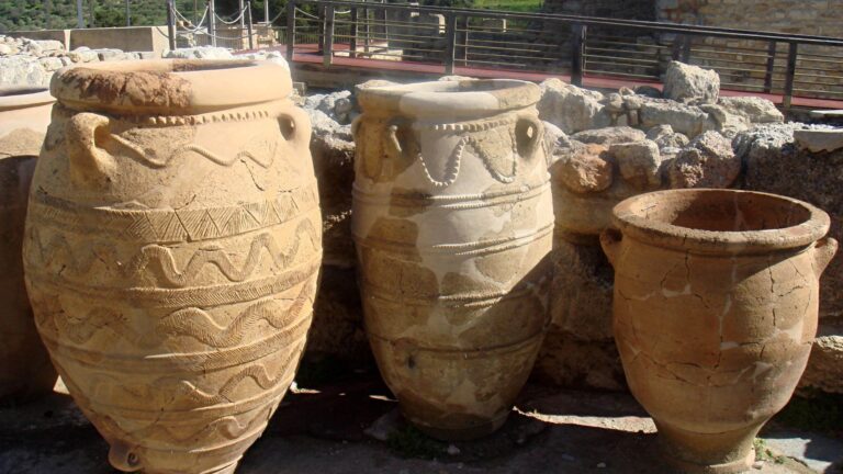 ancient remains in knossos