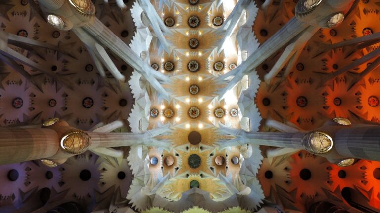sagrada familia barcelona vaults