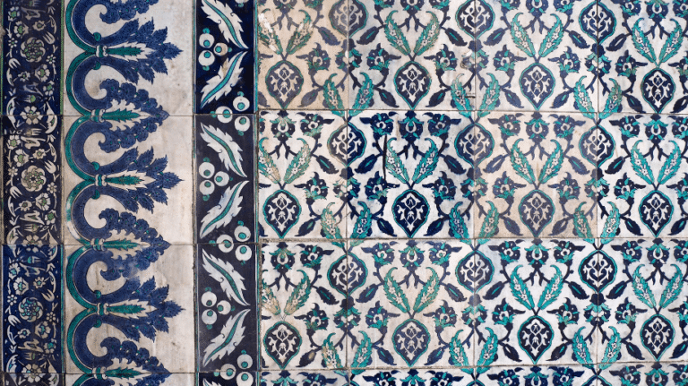There are over 20,000 Iznik tiles used in the decorations of the blue mosque in istanbul